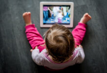 Los riesgos de la exposición temprana a las pantallas