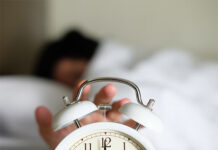 Acostarse en horas muy variables eleva incidencia de problemas cardiovasculares