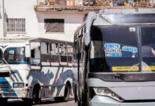Autoridades y transportistas acuerdan medidas para mejorar servicio en Caracas
