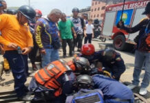 Bomberos de Cojedes rescataron a un niño que cayó en una alcantarilla en el centro de San Carlos