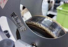 Descubre una de las primeras películas del cine cuando estaba a punto de lanzar un baúl a la basura