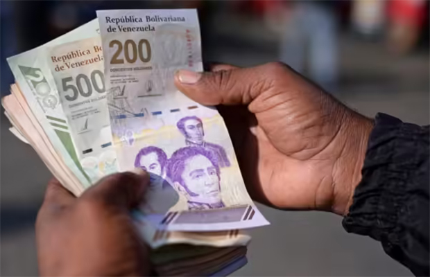 Experto afirma que ajuste del salario mínimo debe ser acompañado por cambios en la normas laborales