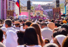 Fieles acompañaron al Santo Sepulcro de Villa de Cura en gran demostración de fe
