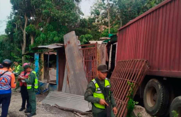 Gandola-chocó-contra-vivienda-en-Tinaquillo-estado-Cojedes