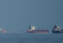 Irán dice que los pagos por el tránsito por Ormuz ya llegan a su Banco Central