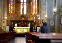 La fe católica en España se mantiene estable con un 52,8 % de creyentes