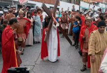 Miles de feligreses acompañaron Viacrucis viviente escenificado en calles de Petare