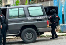 Niño de 11 años llevó una bomba lacrimógena a su escuela y detienen a su padrastro