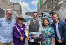Pedro Pascal filma en Ciudad de México y la alcaldesa le entrega regalo por su cumpleaños