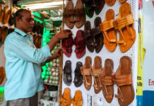 Prada lanza colección de sandalias indias tras casi un año de acusaciones de apropiación