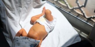 Recomiendan no exponer bebés al sol junto a ventanas para evitar ictericia