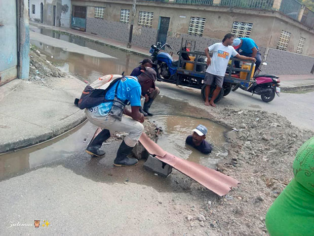 Restituyen servicio de agua en el Pueblo de Ocumare de la Costa