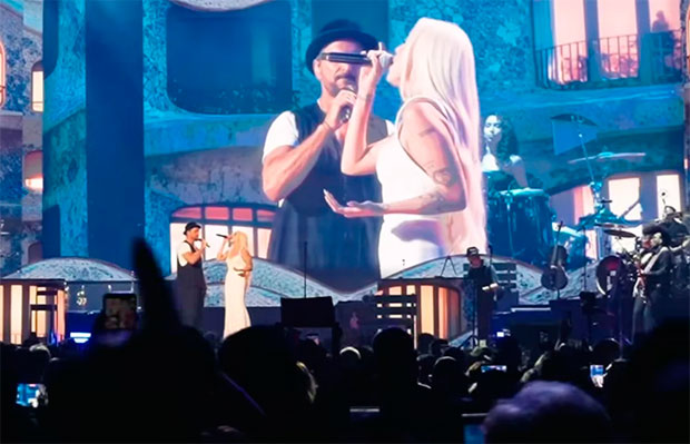 Ricardo-Arjona-y-Elena-Rose-deslumbran