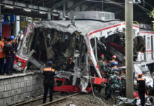 Sube a 16 la cifra de víctimas mortales en el choque de trenes de Indonesia