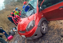 Taxi con ruta Barcelona-Pariaguán vuelca tras ser impactado por camión de gas