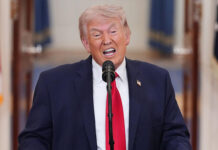 Trump asegura que los iraníes se «enfadan» si no caen bombas porque «quieren ser libres»