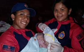 Bomberas de Guatire asisten parto de emergencia y salvan dos vidas
