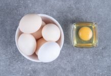 Comer cinco huevos a la semana reduce riesgo de alzheimer