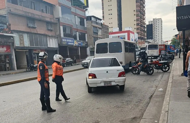 Despliegan operativo de concienciación vial sobre el Metrobús en la Av