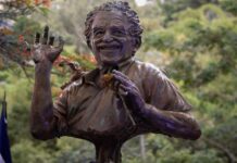 Develada estatua de Gabriel García Márquez en el municipio Baruta