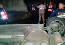 Dos fallecidos tras caída de un carro desde 17 metros de altura en Caracas