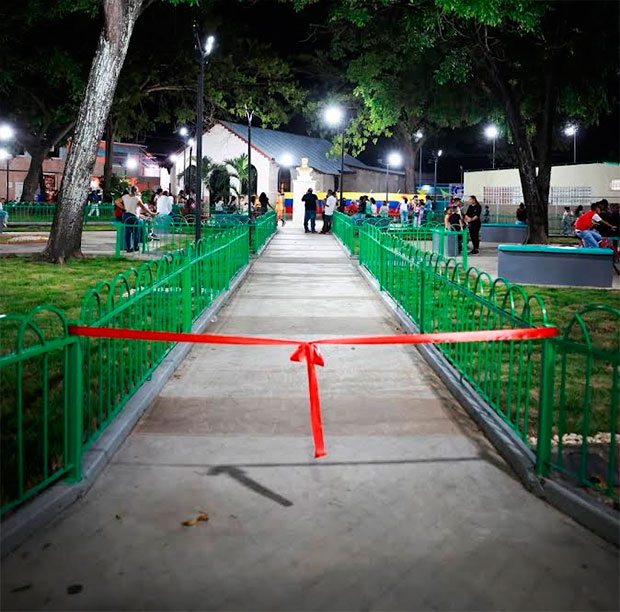 Entregan-plaza-comunitaria-y-cancha-totalmente-rehabilitadas