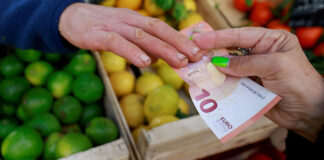 Gobierno francés descarta el alarmismo pese al repunte de la inflación y la caída del PIB