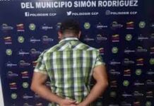 Hombre abrió huecos en la pared de su casa para ver a su vecina desnuda