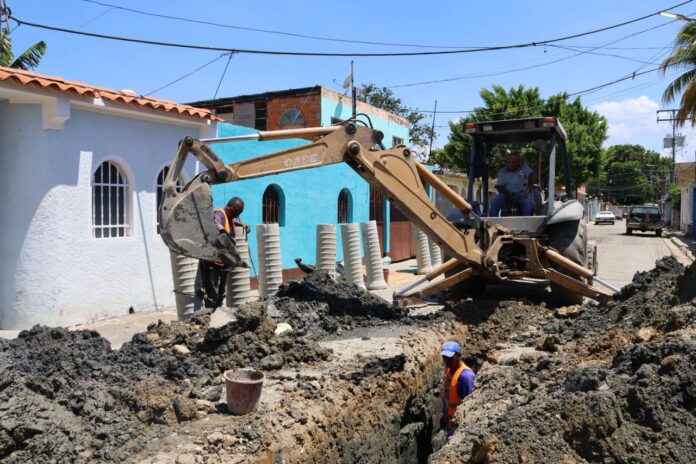 Girardot sustituye colectores en Pedro José Ovalles