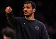 Joe Mazzulla, de los Boston Celtics, es elegido entrenador del año en la NBA