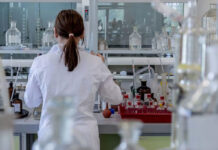 Laboratorios farmacéuticos prometen invertir 8.000 millones de dólares en Argentina