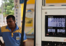 Taxistas exigen aumento de tarifas en medio del alza de precios de la gasolina en la India