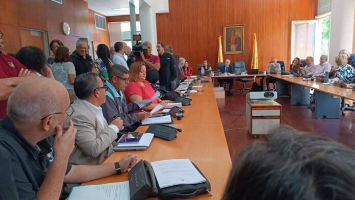 Trabajadores de la UCV aseguran que no todos recibieron los bonos anunciados el #30Abr