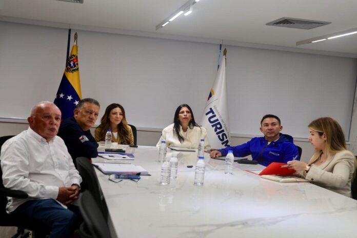 Autoridades evalúan apertura de la conexión aérea directa ente Italia y Venezuela