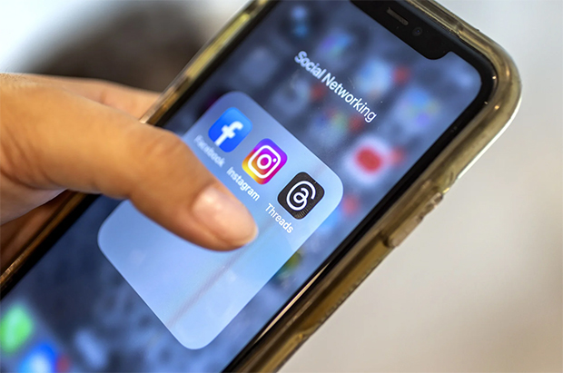 Consumidores demandan a Facebook y Apple en Tailan