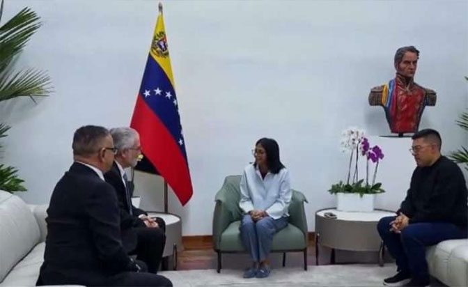 Delcy-Rodríguez-sostiene-encuentro-con-líderes-evangélicos-de-EEUU