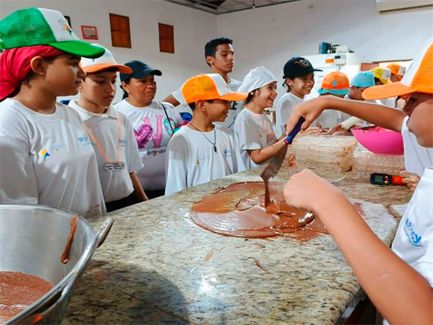Echalba-llevó-curso-de-bombonería-fina-artesanal-a-Barbacoas