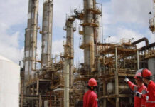Economista Luis Zambrano: Solo el desarrollo de la actividad petrolera puede sostener la economía