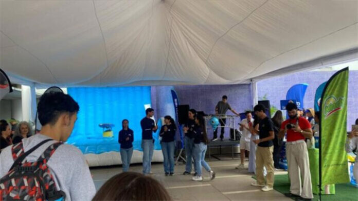 Estudiantes-de-la-UCAB-incentivan-el-voluntariado-de-limpieza-de-playas