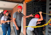 Familias de Torre Cuatricentenaria retiran pertenencias con apoyo de funcionarios en Sucre