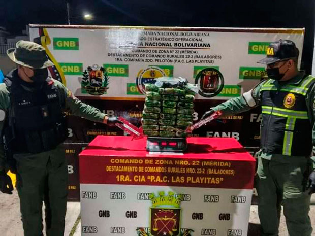 Incautaron-25-panelas-de-cocaína
