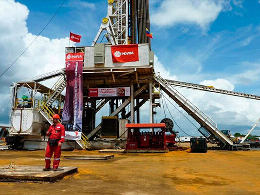 Ingresos por exportaciones petroleras de Venezuela llegan a unos 5.000 millones de dólares