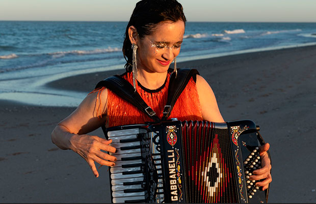 Julieta-Venegas-reivindica-su-espíritu-norteño