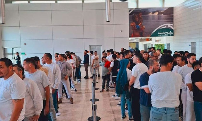 Llegó-a-Maiquetía-un-nuevo-vuelo-con-más-de-120-migrantes-venezolanos-deportados-de-EEUU