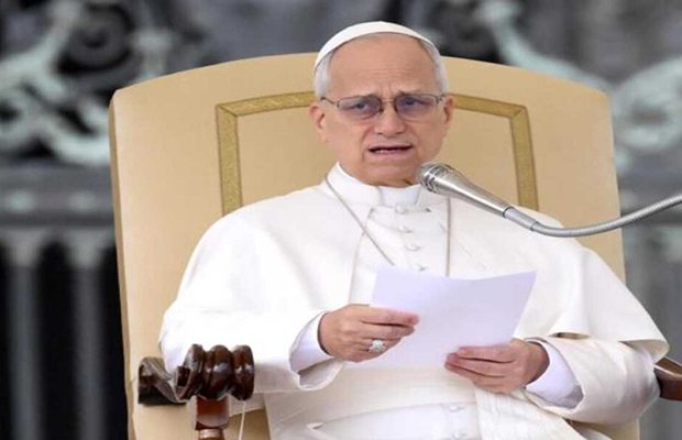 Papa advierte a los jóvenes de la adicción al teléfono móvil y pide que pongan límites