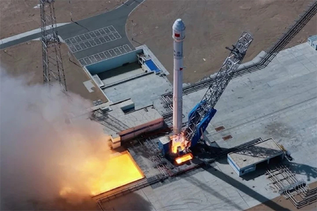 Satélites chinos usan combustible limpio y superan barrera orbital