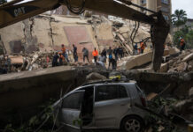 Suben a 920 los muertos por los terremotos