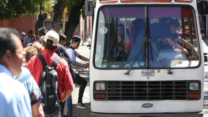Transportistas reiteran que tarifa del pasaje será incrementada mensualmente