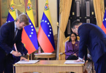Venezuela firma con Repsol un memorando en materia de gas y petróleo