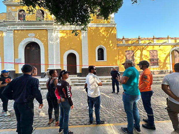 Alcalde-Rafael-Morales-inspecciona-daños